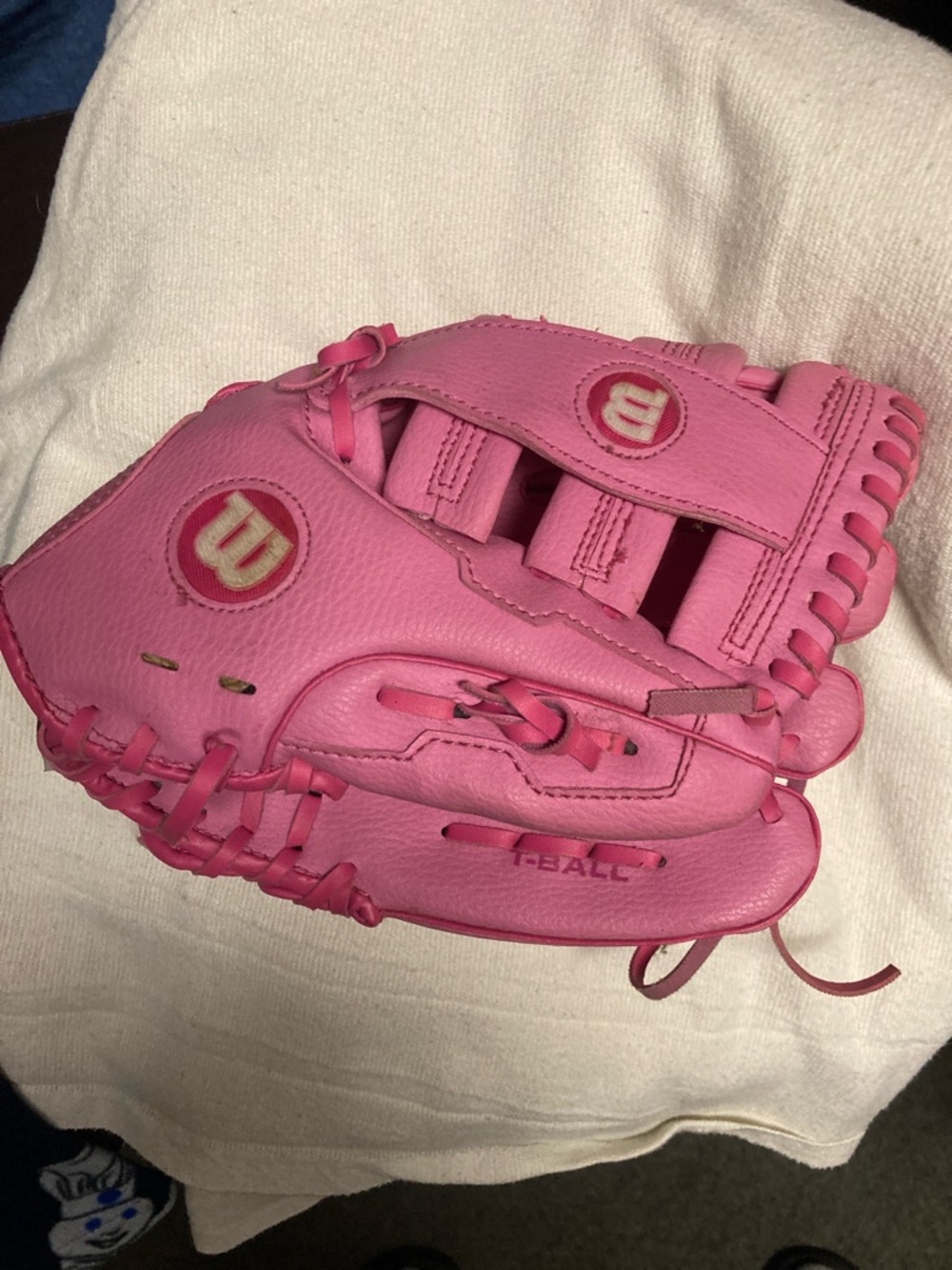 Wilson Youth T-ball Pink Baseball/Softball Glove - Bright Pink Design